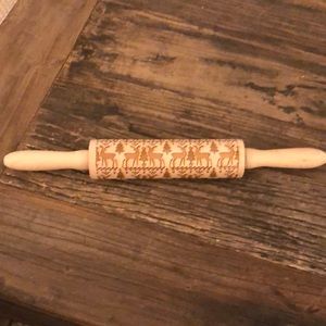 Holiday Embossed Reindeer Wooden Christmas Cookie Decorating Rolling Pin. NEW!